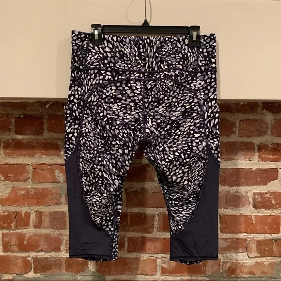 Athleta All In Crop Legging | Womens Large - Picture 7 of 12